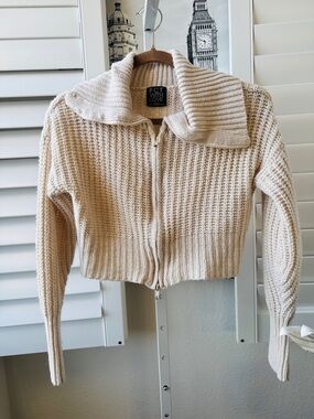 Soft Cream Zip-Up Cropped Cardigan Sweater